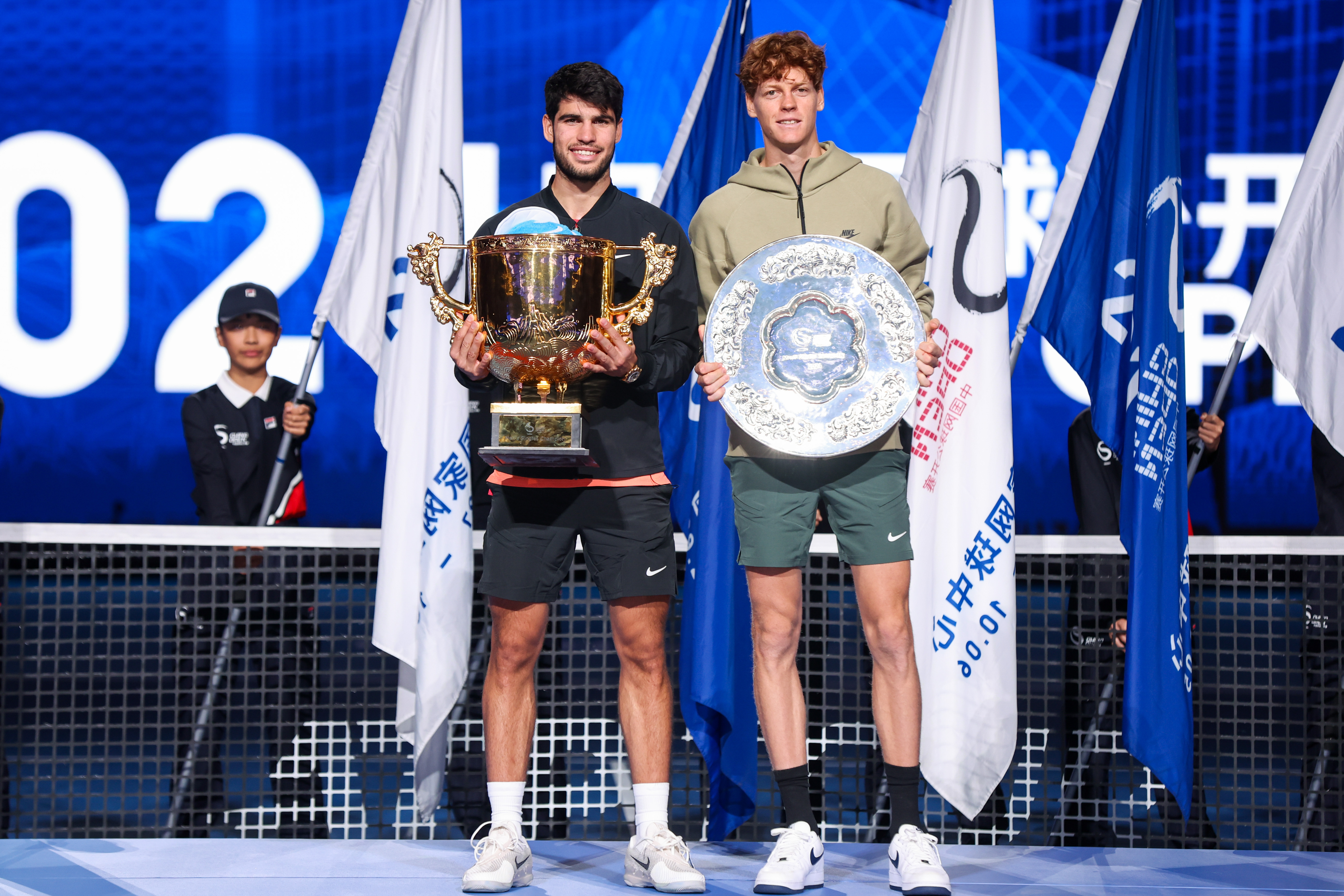 雷火电竞主播-拉沃尔杯翻盘年终总决赛，阿尔卡拉斯点燃赛场